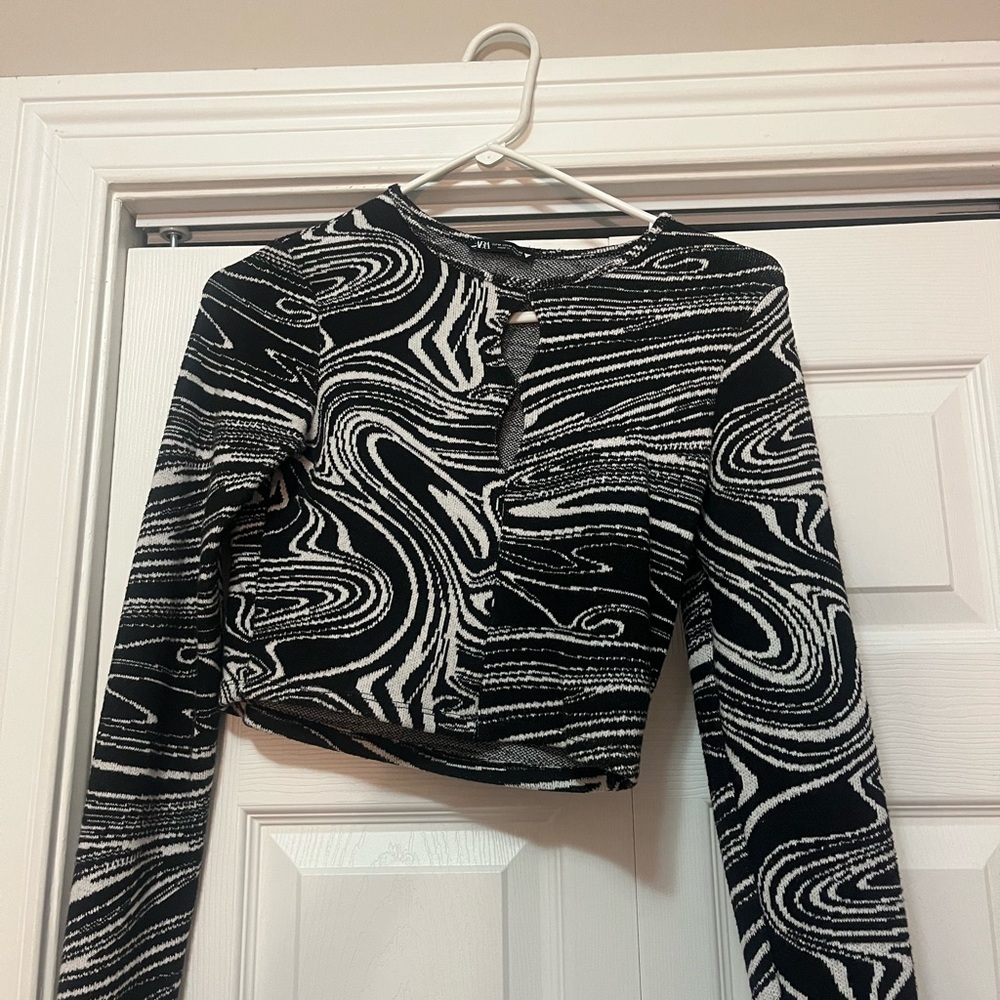 Zara black and white patterned long sleeve